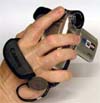 Typické držení dlaňové kamery (Klikni pro zvětšení)