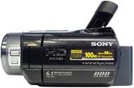 Sony SR8 v bočním pohledu s AKU (Klikni pro zvětšení)