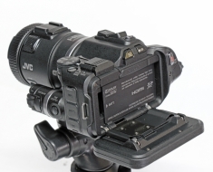 Videokamera JVC PX100 - zadní pohled...