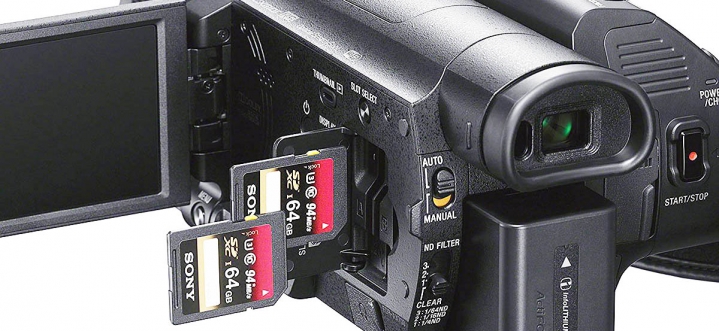 Videokamera Sony FDR-AX700 - DVA SLOTY na karty