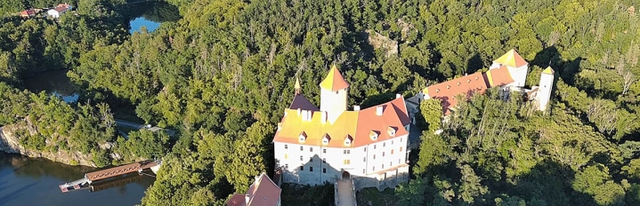 Video-snímek s hradem 4K-videa z Dronu Autel Nano+ 